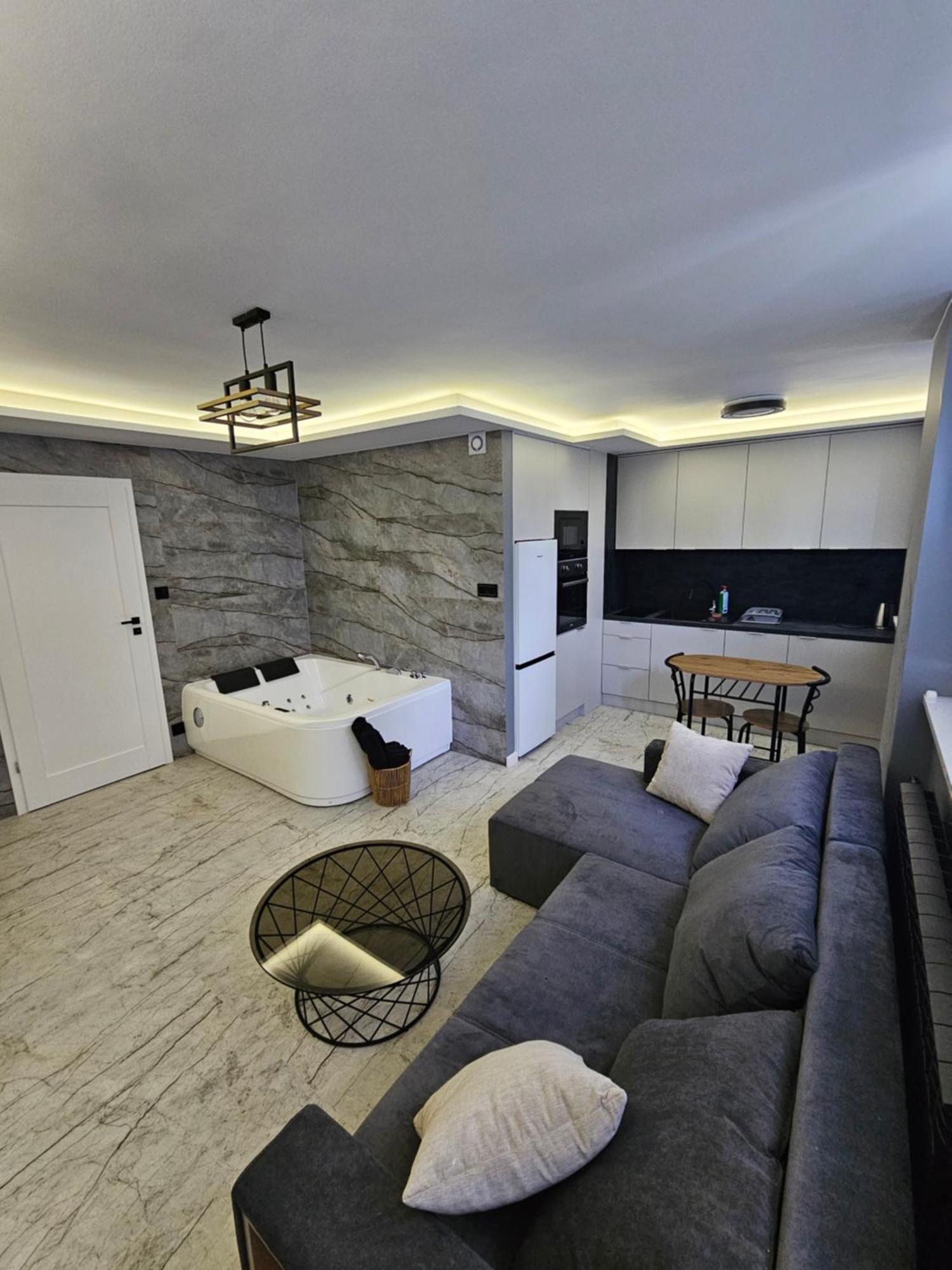 Apartament Z Jacuzzi Klimatyzacja Prywatny Parking Radom Exteriér fotografie