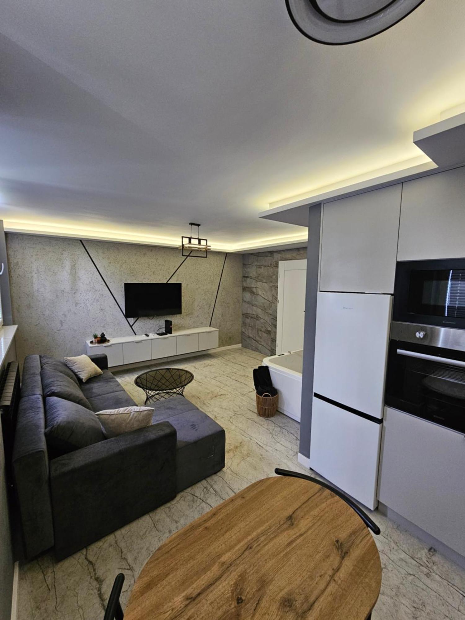 Apartament Z Jacuzzi Klimatyzacja Prywatny Parking Radom Exteriér fotografie